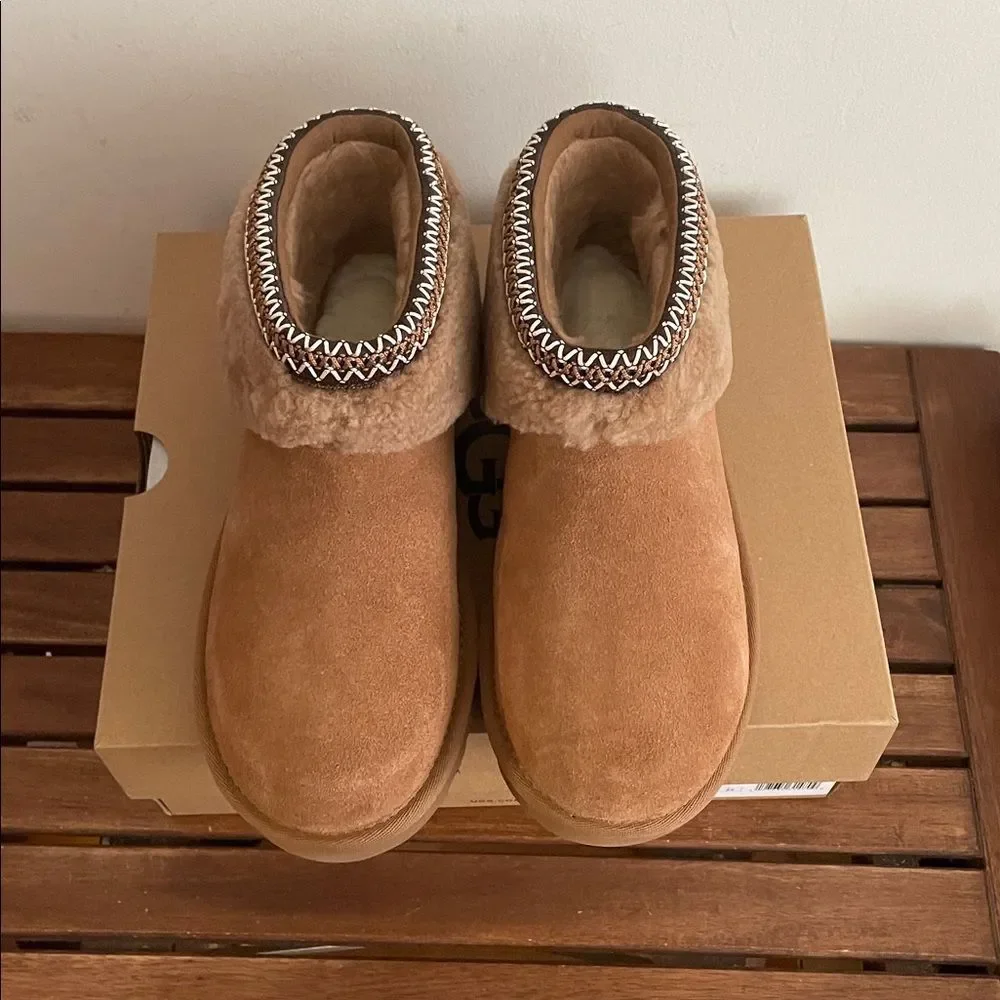 UGG  Classic Ultra Mini Maxi Curly Booties Chestnut USA Women Size 9/UK 7/EU 40